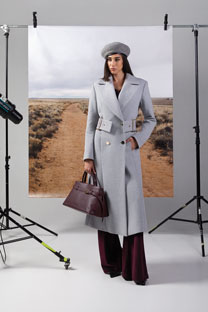 Elegantni dugi kaput sa zlatnim detaljima Tiffany Production