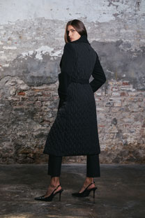 Ženska duga jakna sa pojasom i prošivenim detaljima Tiffany Production