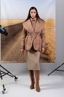 Tiffany Production Ženska prošivena jakna sa kaišem i širokom kragnom