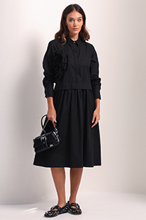 Haljina-košulja dugih rukava sa ukrasnim cvetom na grudima Tiffany Production