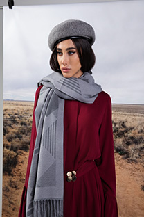 Ženska haljina sa zvonastim rukavima i ukrasnim kaišem Tiffany Production