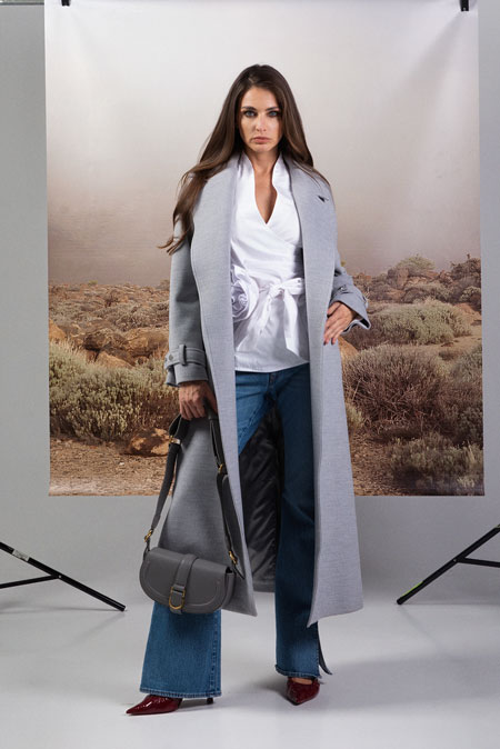 Tiffany Production Ženska košulja dugih rukava sa pojasom i ukrasnim cvetom