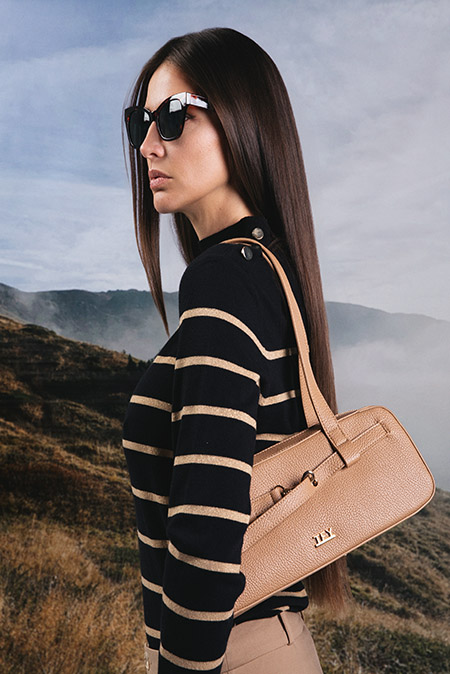 Ženski prugasti džemper dugih rukava sa visokom kragnom Tiffany Production