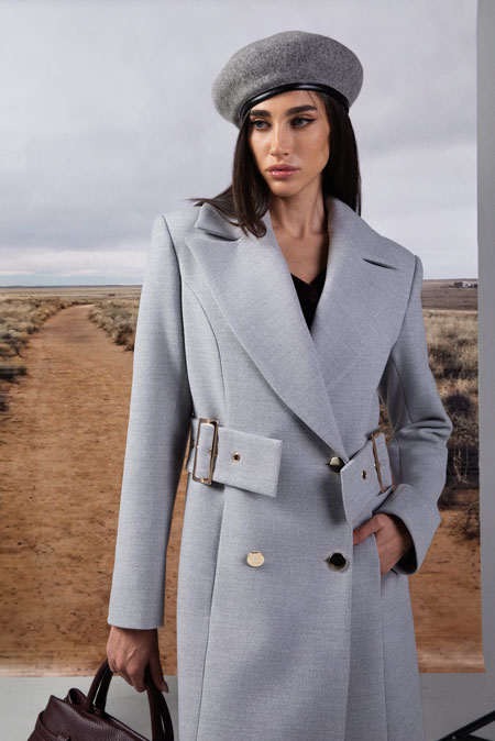 Elegantni dugi kaput sa zlatnim detaljima Tiffany Production