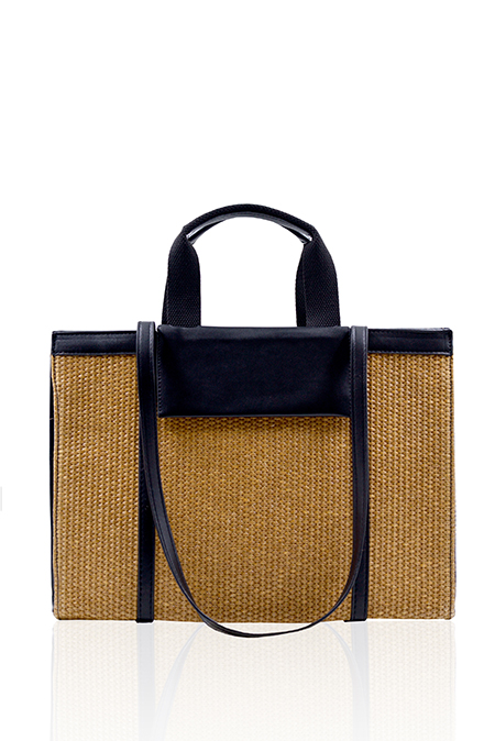 Kontrastna torba zaobljenih ručki i kaišem za nošenje preko tela Tiffany Production